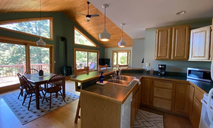 Bayfield House | Carriage House - Chequamegon Bay, Bayfield