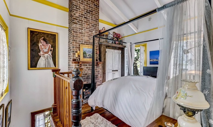 Beach Institute Cottage | Carriage House in North Historic District. Pet Friendly! Fireplaces.