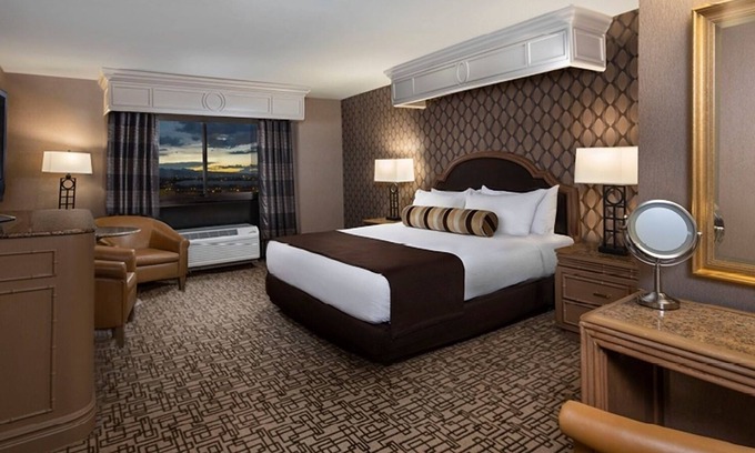 Sunrise Manor Hotel | Carson Tower Grand King at Golden Nugget Las Vegas, Outdoor Pool