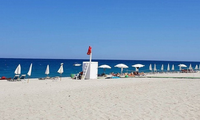 Santa Caterina Dello Ionio Marina House | Casa Iorana B: A characteristic and welcoming apartment located right on the beach, with Free WI-FI.