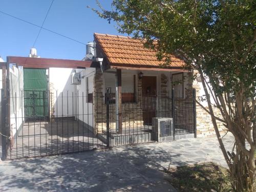 Miramar House | Casa 3 ambientes para 6 personas céntrica