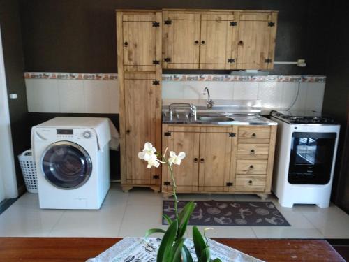 Quatro Ilhas House | Casa a 50 mt da Praia.