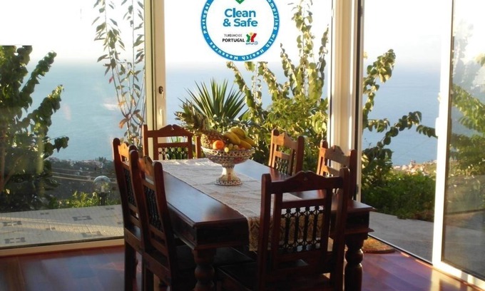 Canhas Apartment | Casa Albatros- with 180 degrees sea view with private garden, entrance and WiFi