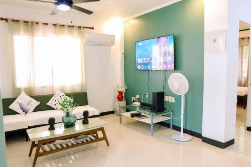 Barretto House | Casa Alta Mountain View with Billiard & Karaoke