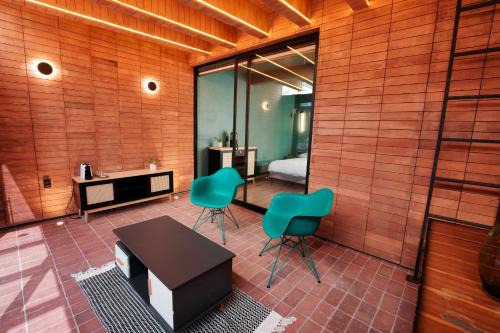 Historic Centre Apartment | Casa Ann Loft Eames