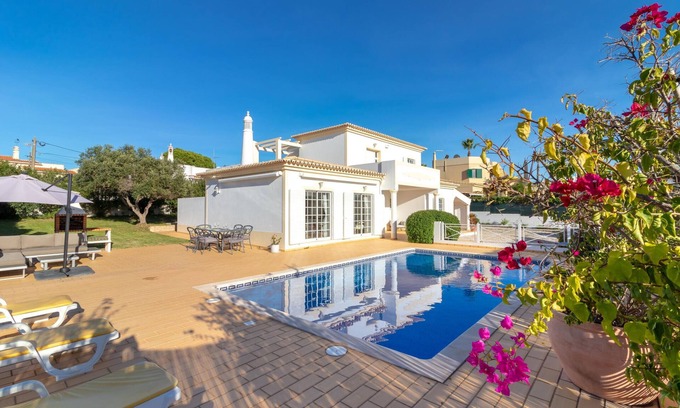 Mato Serrao Villa | Casa Anton - Heated pool, sea views and only 1.5km from town and beach