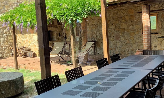 Roccastrada Villa | Casa Archi: Luxurious villa with shared pool, tennis court & breathtaking views!