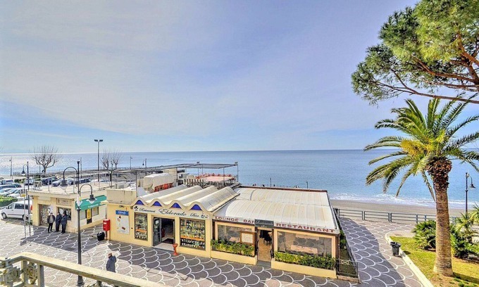 Maiori Apartment | Casa Arpeggio: An elegant and welcoming apartment located in the center of Maiori and a few meters from the sea.