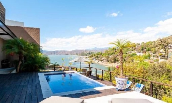 Valle de Bravo House | Casa Azul Lakeview Terrace Retreat in Avándaro