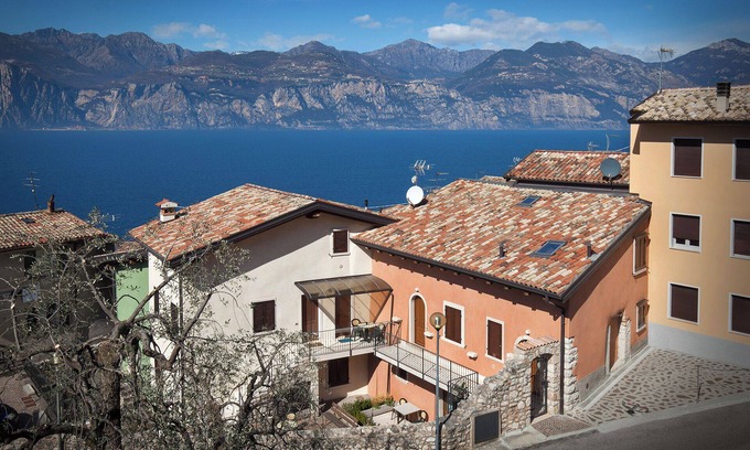 Cassone Apartment | Casa Bacio-Apartment in the historic center of Cassone