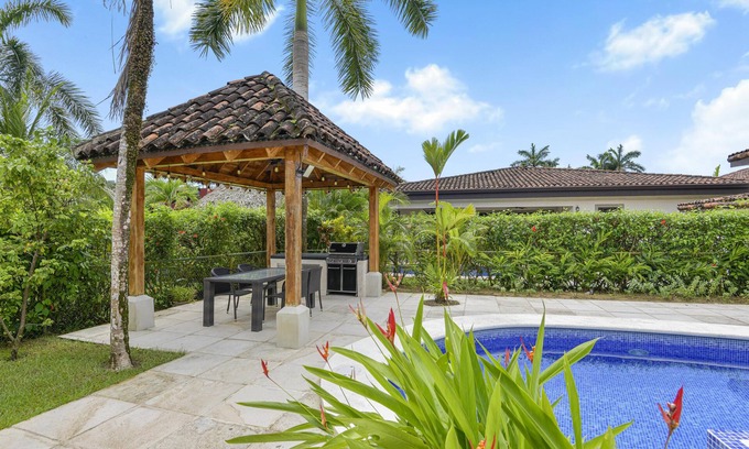 Bejuco Villa | Casa Brisa y Mar - Poolside Bliss, Walk to Beach