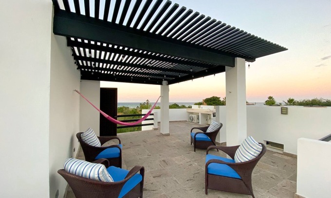 Buenavista House | Casa BV: Beautiful house short walk from beach