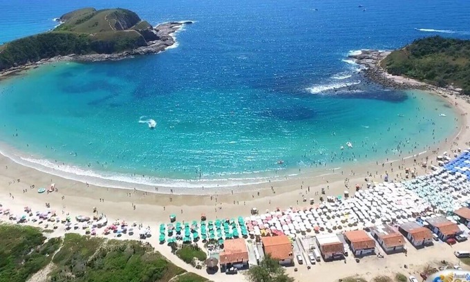 Pero House | CASA CABO FRIO IN PERÓ - Walking to beach and bars