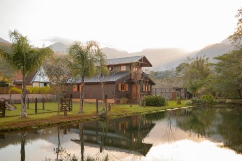 Praia Grande House | Casa Celeiro