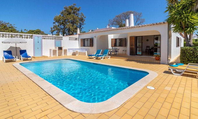 Mato Serrao Villa | Casa Colina Azul - Private swimming pool, walking distance to Carvoeiro centre & beach