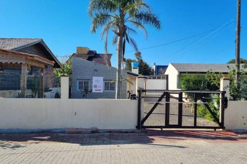 Passo de Torres House | Casa com 2 quartos, garagem, a 3 quadras da praia!