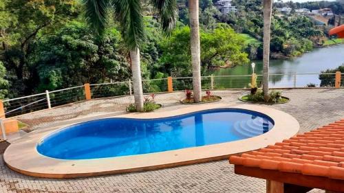 Jacarei House | Casa confortável com piscina e rio em Jacareí