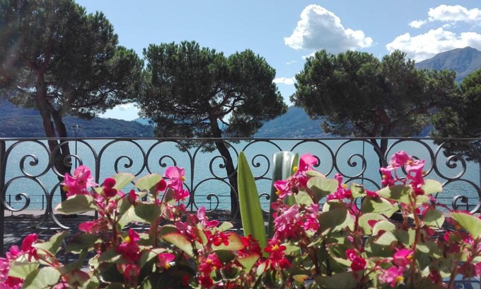 Domaso Apartment | Casa d'epoca fronte lago a Domaso lago di Como