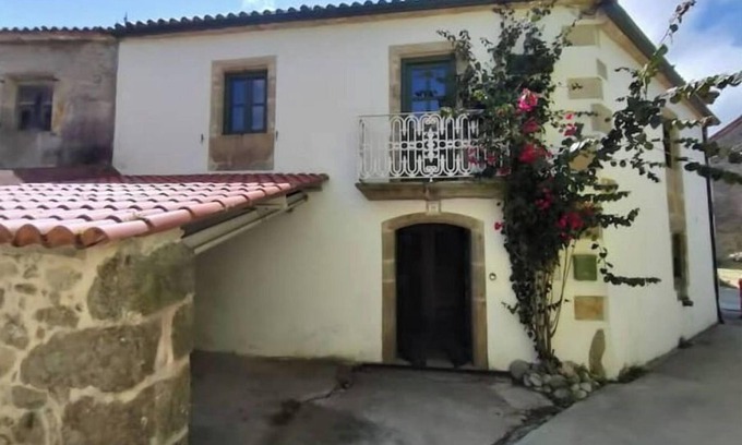 Sardinero House | Casa das Peritas. Tradicional house with spacious spaces filled with comfort.