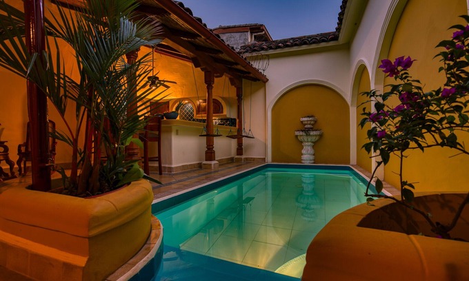 Granada House | Casa de Arcos: Astonishing&spacious colonial villa w private pool @best location