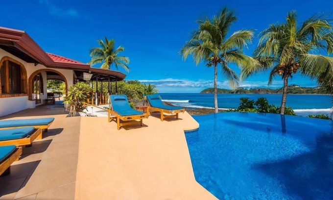 Playa Flamingo House | Casa de la Playa- Beachfront Home at Flamingo