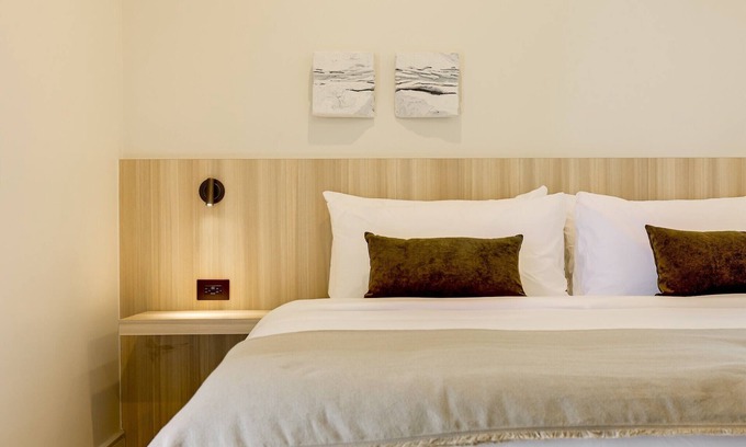 Santa Barbara Apartment | Casa De La Vina Unit 1 - Boutique Suites