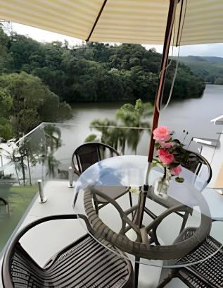 Rio dos Cedros House | Casa de luxo | Beira do lago | Spa | acesso a água