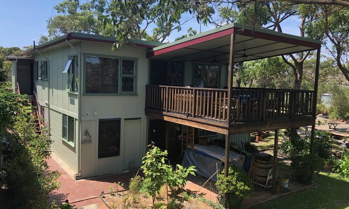 Currarong Apartment | Casa De Rosa - close to the bush and the sea