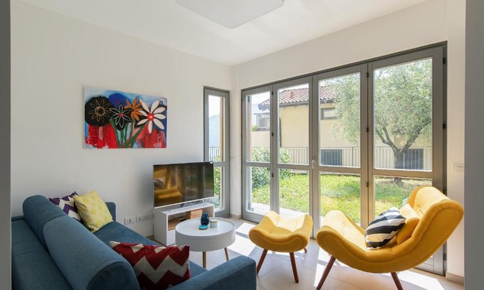 Ossuccio House | Casa degli Ulivi - Ossuccio, Tremezzina by LoveComo