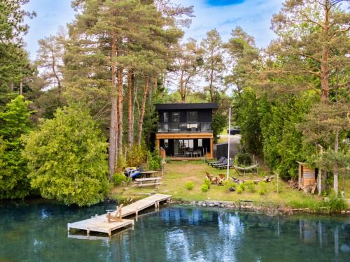 Washago House | Casa Del Capo Luxury Lakefront Retreat with Infrared Sauna, Dock, EV
