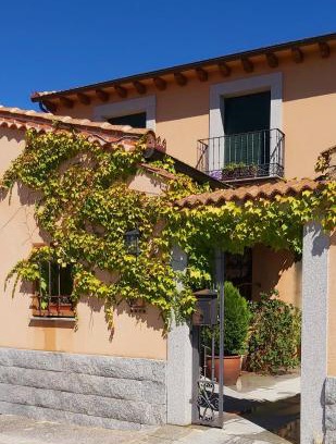 Ituero y Lama House | Casa del Portalón