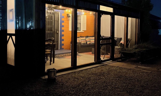 Wickenburg House | Casa Del Sol blocks from Downtown, 2 bedrooms, 2 king beds, full hookups for RV.