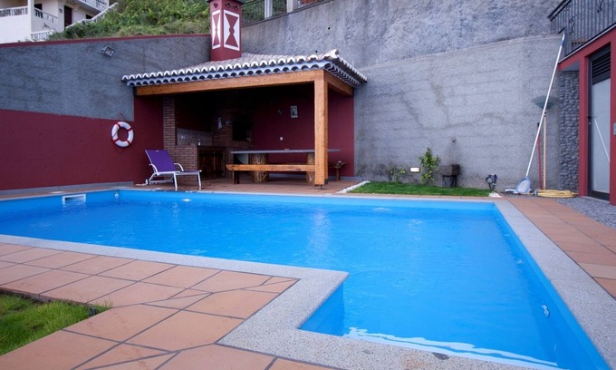 Arco da Calheta Cottage | Casa do Barco, Rustic house with salt pool and sea view