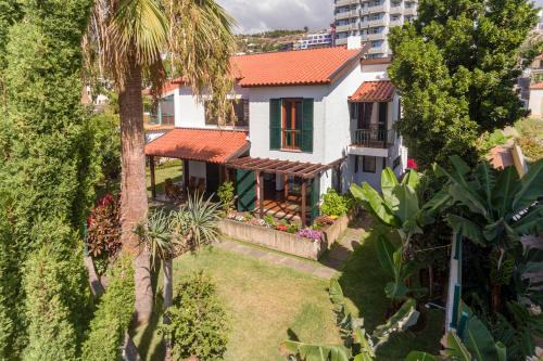 Sao Martinho House | Casa do Lido by An Island Apart