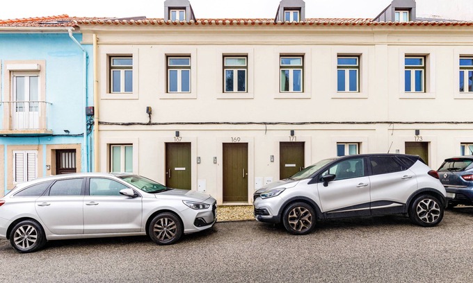 Linda-a-Velha Apartment | Casa do Mapa: Lisbon Work and Play Family Getaway