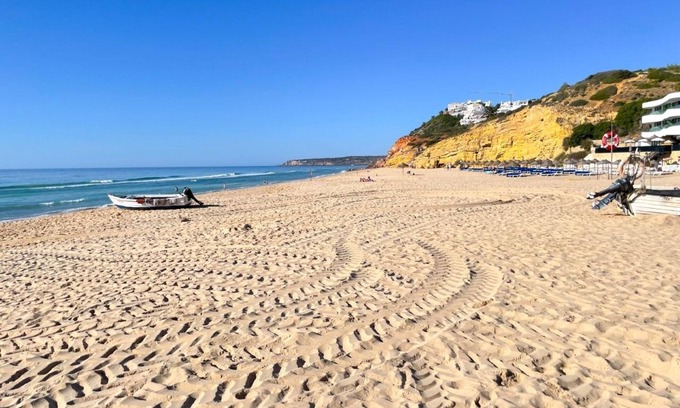 Salema Apartment | Casa Dourada - Golden Beach Apartment with stunning ocean views. Pets accepted.