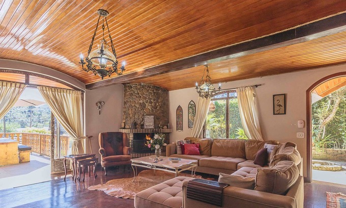 Jardim Andira House | Casa em Campos do Jordão com vista encantadora