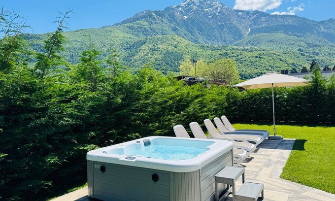 Colico Piano Apartment | Casa Enea with private garden and mini pool