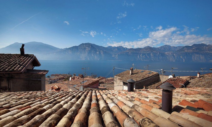 Cassone Apartment | Casa Giuditta-Apartment in the historic center of Cassone, Casa Giuditta - Appartamento nel centro s