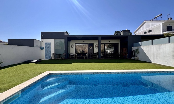 Fernao Ferro Ski Chalet | Casa Giumeni - House with swimming pool