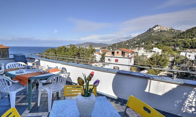 San Marco di Castellabate Apartment | Casa Gloria A: A welcoming apartment situated in a quiet location, a few minutes from the town center, with Free WI-FI.