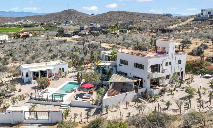 El Pescadero House | Casa Kafka: Large 3-building, 7-bedroom compound in relaxing El Pescadero!