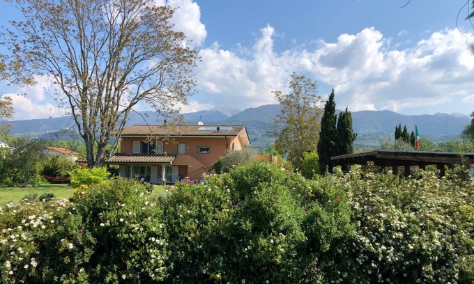 Capanne-Prato-Cinquale House | Casa "Le Rondinelle"