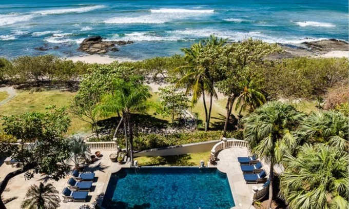 Tamarindo House | Casa Libelula, this tranquil heaven offers direct beach access.