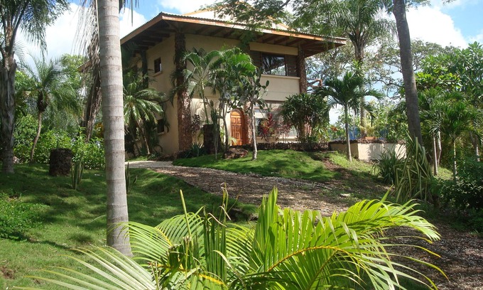 Playa Grande House | CASA LINDA VISTA/WALK To BEACH & SURFING/PEACEFUL & PRIVATE/SLEEPS 2 to 8