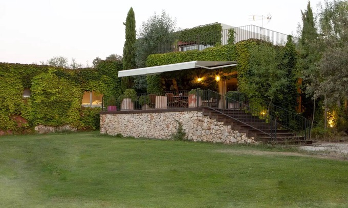 Mejorada House | Casa Lujosa en una Finca de Toledo con Piscina y Vistas a la Sierra de Gredos