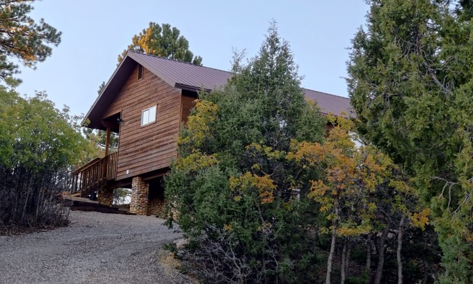Long Valley Junction Cabin | Casa Luna - Bryce Cyn & Zion Nat'l Parks Homebase