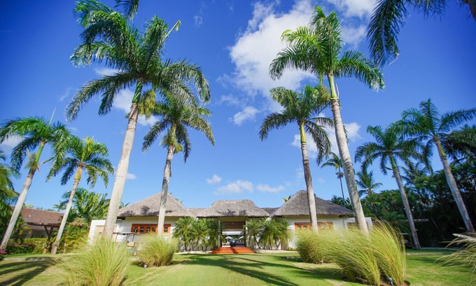 Los Naranjos Villa | Casa Luna Llena – Luxury Private Villa, Near the Beach, Pool, Golf Carts, Staff