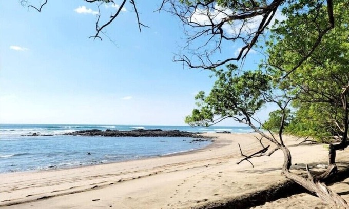 Los Pargos House | Casa Mackay, only 350 steps away from the beach.n