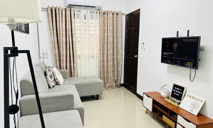 Lipa House | Casa Mercado IV is a cosy 2 storey furnished family-friendly house.n